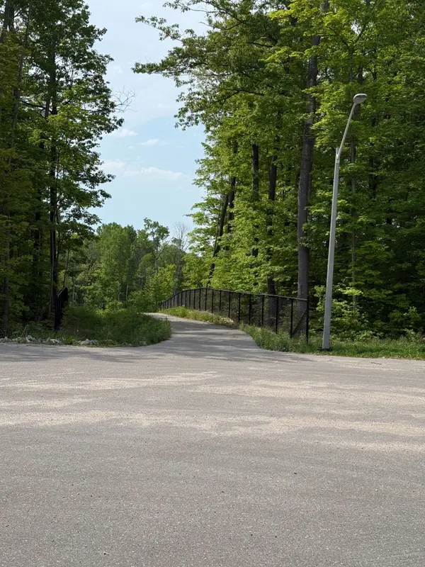 LT 50 Whispering Pine CIR E, Tiny, ON L9M 0C2