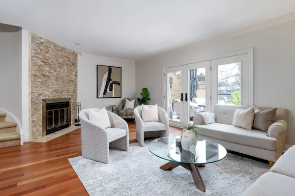 68 Tradewind DR, Oakville, ON L6L 6K8