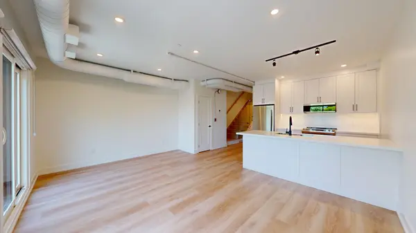 656 Annette ST #302, Toronto W02, ON M6S 2C6