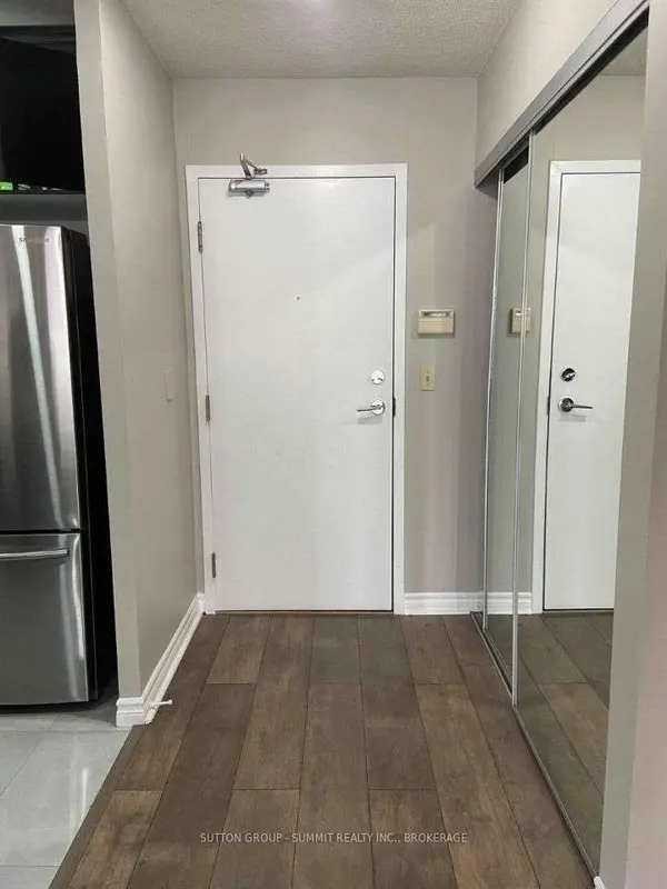 325 WEBB DR #1808, Mississauga, ON L5B 3Z9