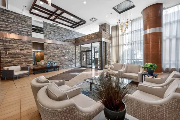 1 Hurontario ST #306, Mississauga, ON L5G 3G8