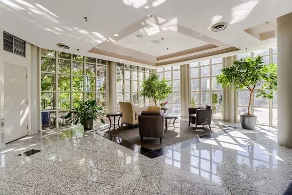 50 Eglinton AVE #903, Mississauga, ON L5R 3P5