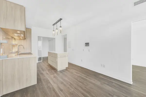 28 Ann ST #422, Mississauga, ON L5G 3E1