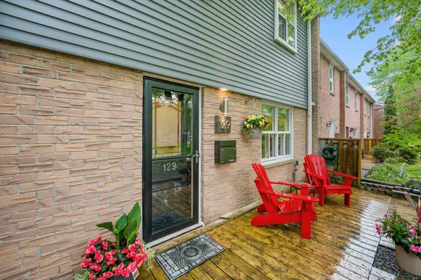 1050 Shawnmarr RD #129, Mississauga, ON L5H 3V1
