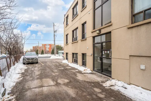 2637 Keele ST #2, Toronto W04, ON M6L 2P2