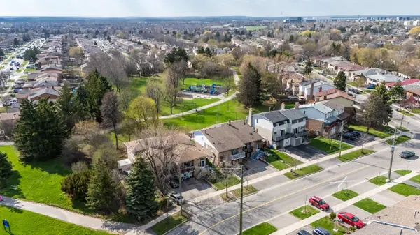 88 English ST, Brampton, ON L6X 2P6