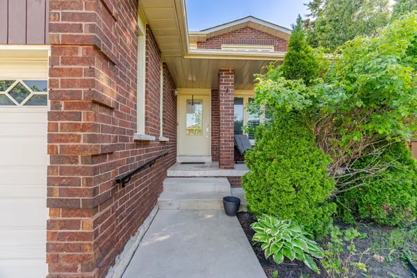 26 Sunforest DR, Brampton, ON L6Z 2Z1