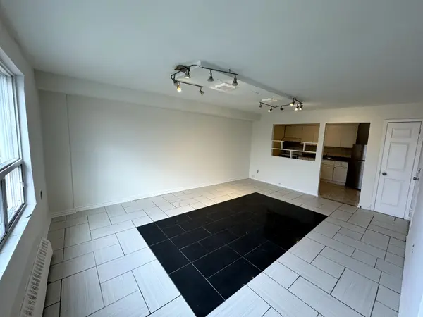 3071 Hurontario ST #1, Mississauga, ON L5A 4E4
