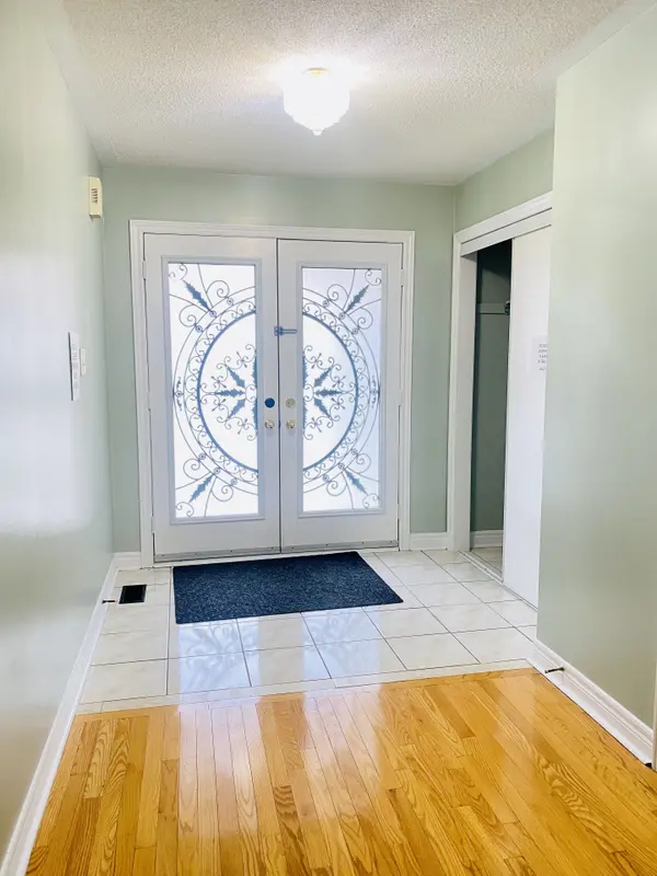 36 Earl Grey CRES, Brampton, ON L7A 2L1
