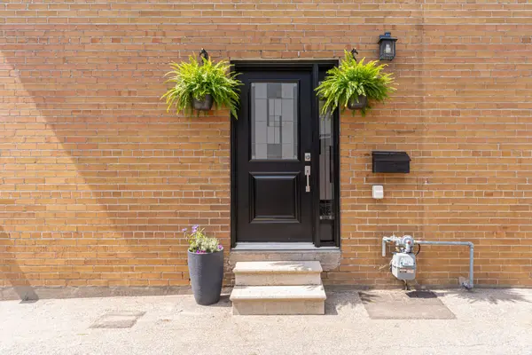 2347 Brookhurst RD, Mississauga, ON L5J 1R1
