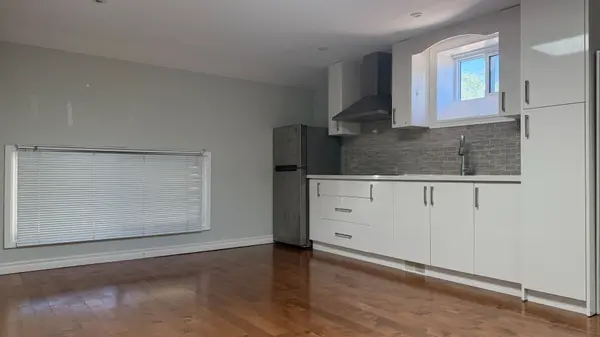 1088 Pearson DR #1, Oakville, ON L6H 2A8