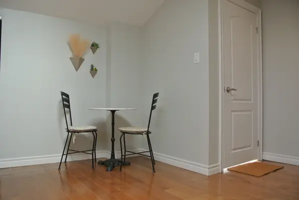1088 Pearson DR #1, Oakville, ON L6H 2A8