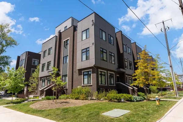 66 Long Branch AVE #4, Toronto W06, ON M8W 3J4