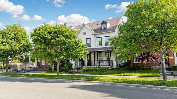100 GEORGIAN DR, Oakville, ON L6H 6V1