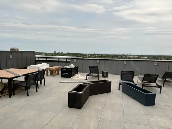 95 Dundas ST #325, Oakville, ON L6M 5N4