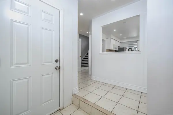 17 Baha CRES, Brampton, ON L7A 2J2
