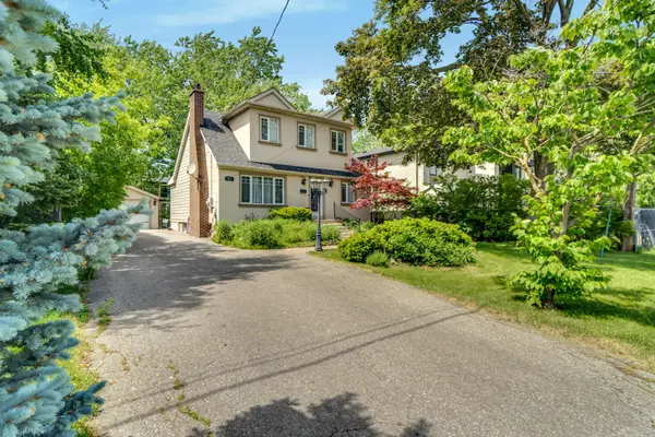 381 Niar AVE, Mississauga, ON L5G 1W2