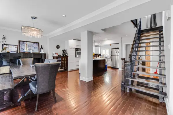 381 Niar AVE, Mississauga, ON L5G 1W2