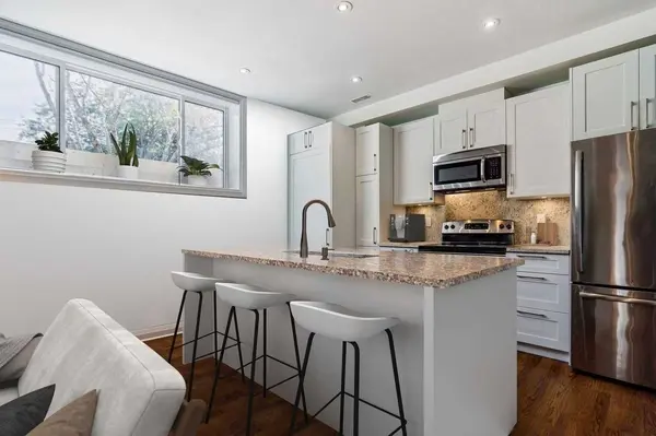 19 Ivy Lea CRES, Toronto W07, ON M8Y 2B5