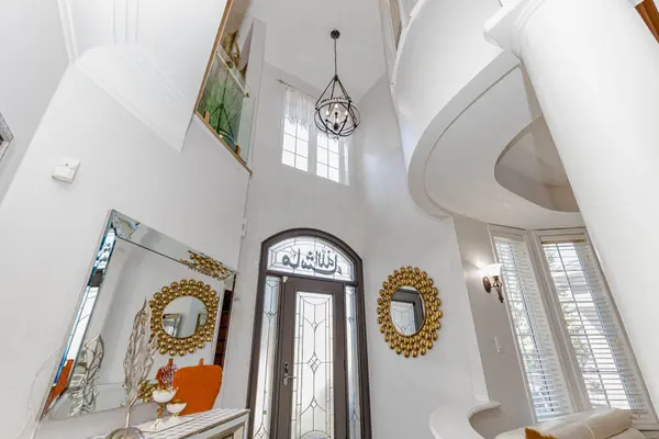 3339 Crompton CRES, Mississauga, ON L5B 4C7