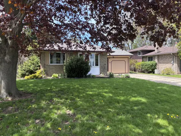 3 GOVERNOR SIMCOE DR, St. Catharines, ON L2N 3J1