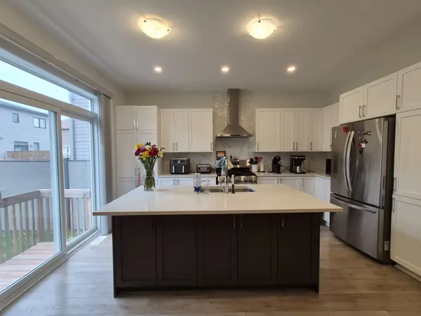 1005 Parabolica WAY, Kanata, ON K2T 0P8