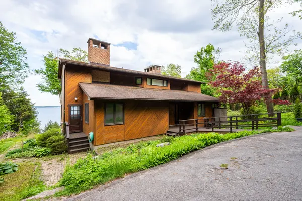 20 Riverside DR, Kingston, ON K7L 4V1