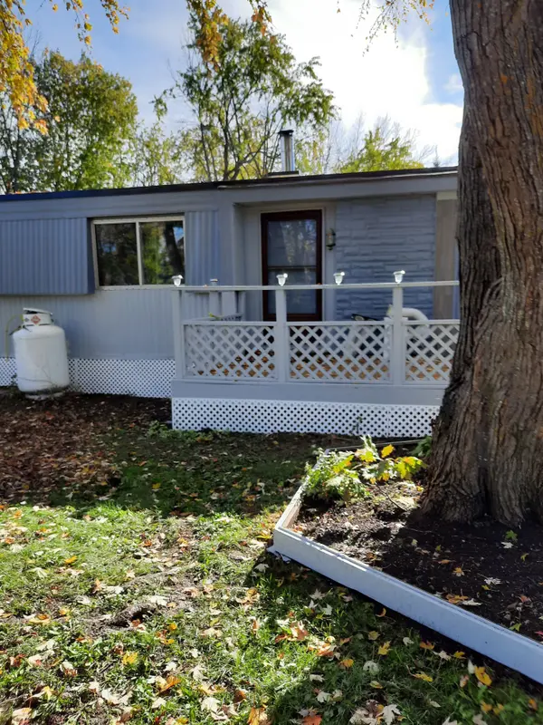 7592 Flewellyn RD, Stittsville - Munster - Richmond, ON K2S 1B6