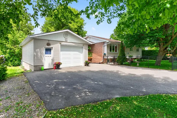 90 Ann ST, Gananoque, ON K7G 1Z3