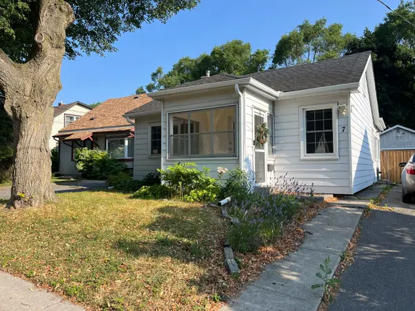 7 Third AVE, Kingston, ON K7K 2J4