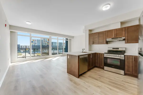 397 Codds RD #302, Manor Park - Cardinal Glen And Area, ON K1K 5C7
