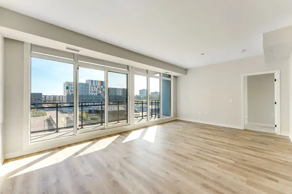397 Codds RD #302, Manor Park - Cardinal Glen And Area, ON K1K 5C7