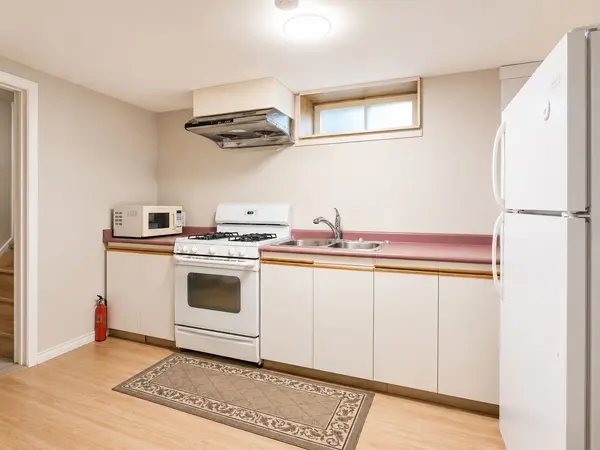 403 Denlow AVE #Basement, Hamilton, ON L9C 1K1