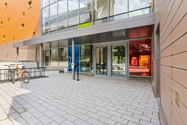 135 Barrette ST #207, Vanier And Kingsview Park, ON K1L 7Z9