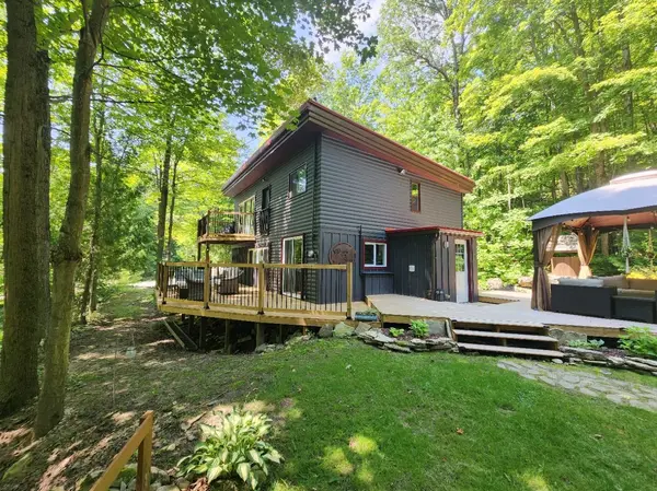 12 7th AVE, South Bruce Peninsula, ON N0H 2T0