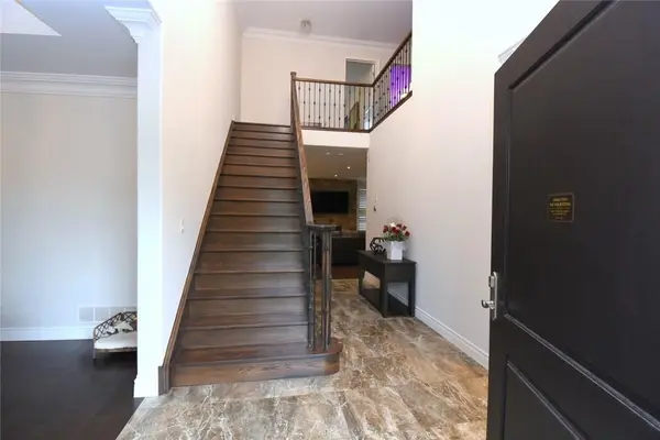 708 Winston RD, Grimsby, ON L3M 4E8