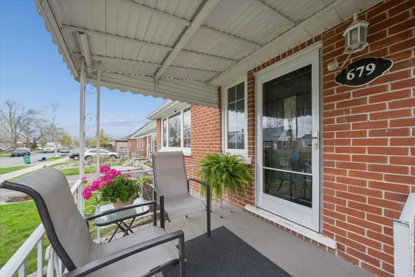 679 Bellaire ST, Peterborough, ON K9J 3Y5