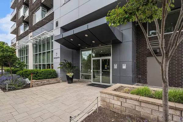 7 Marquette AVE #318, Vanier And Kingsview Park, ON K1L 8A7