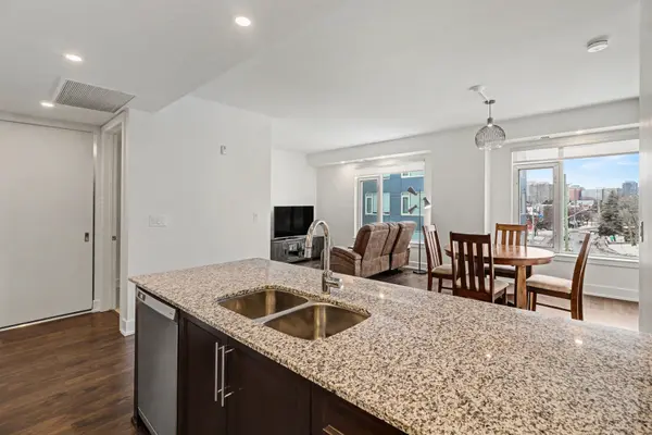 7 Marquette AVE #318, Vanier And Kingsview Park, ON K1L 8A7