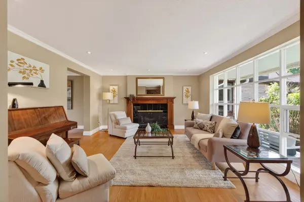 2067 Woodglen CRES, Beacon Hill North - South And Area, ON K1J 6G6