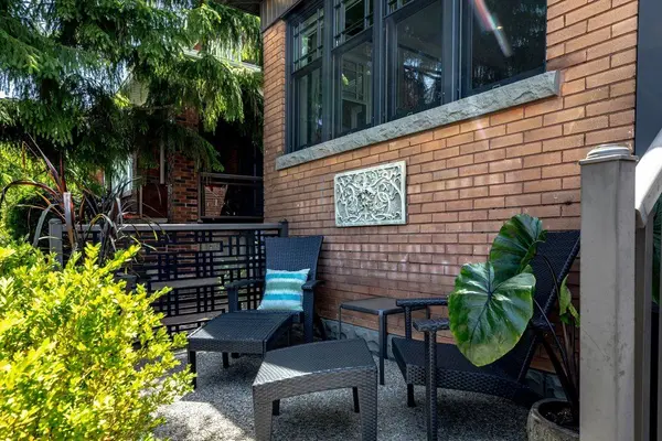 99 Hillcrest AVE, Hamilton, ON L8P 2X1