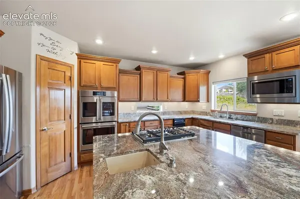 1630 Oakmont DR, Colorado Springs, CO 80921