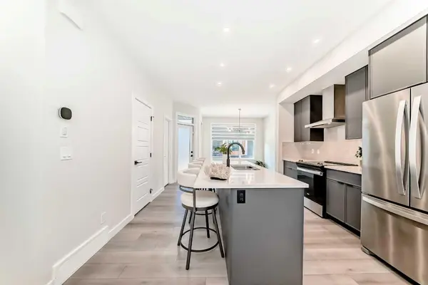 81 Greenbriar PL NW #323, Calgary, AB T3B6J1