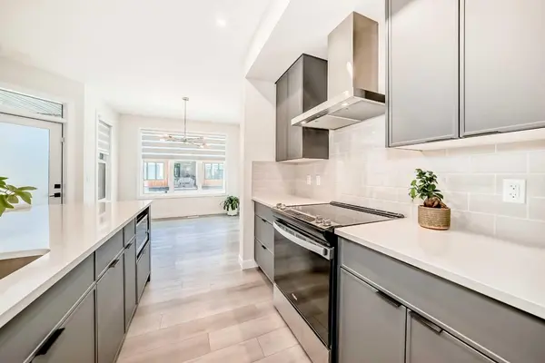 81 Greenbriar PL NW #323, Calgary, AB T3B6J1