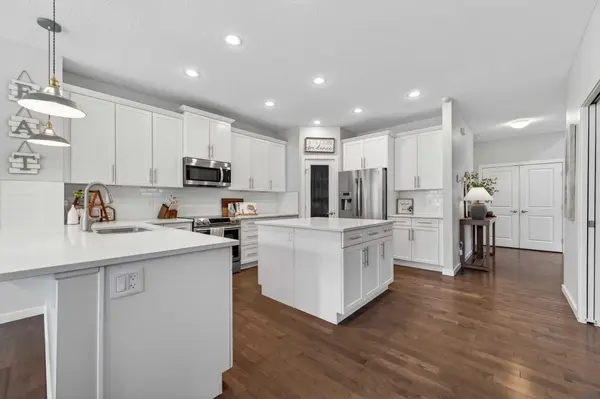 93 Legacy GN SE, Calgary, AB T2X 0X6
