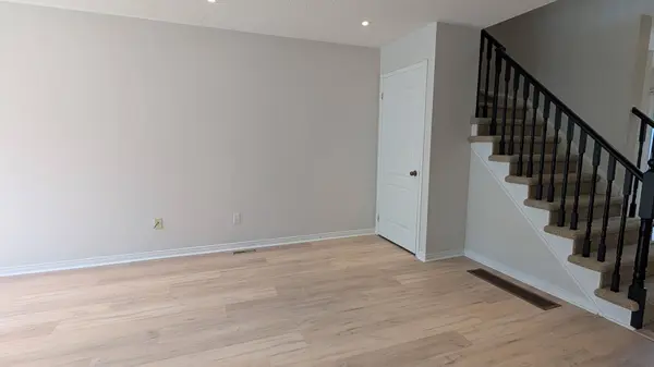 19 Skeens LN #2, Toronto W06, ON M8W 4Z5