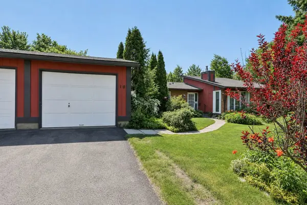 10 Amundsen CRES, Kanata, ON K2L 1A7