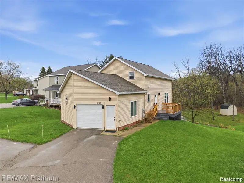2428 Fisher RD, Howell Township, MI 48855