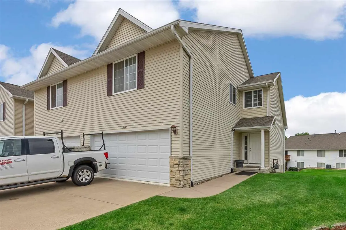 3502 Stoneview Cir SW, Cedar Rapids, IA 52404