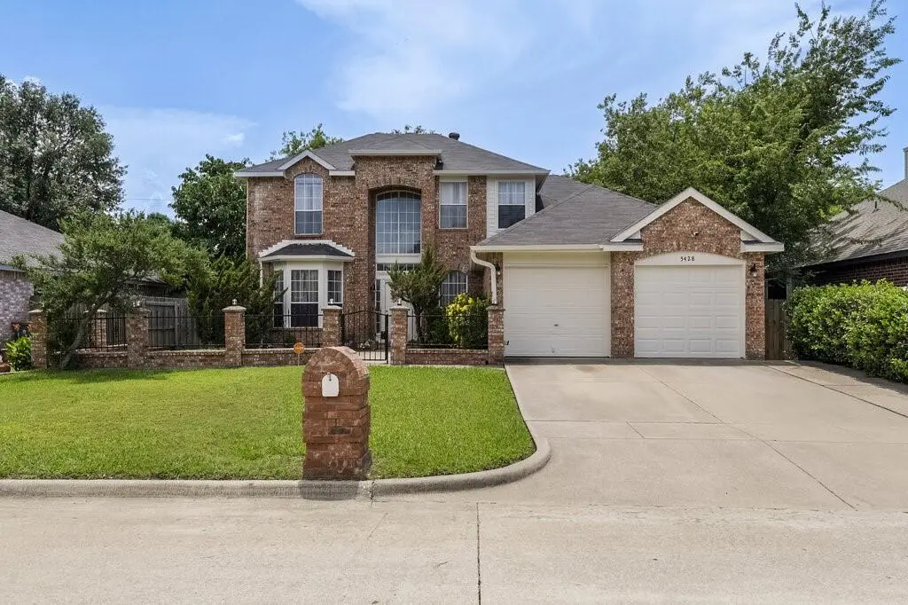 5428 Rolling Green Road, Arlington, TX 76017